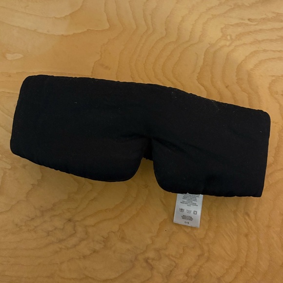 Lunya washable silk sleep mask - Picture 2 of 4